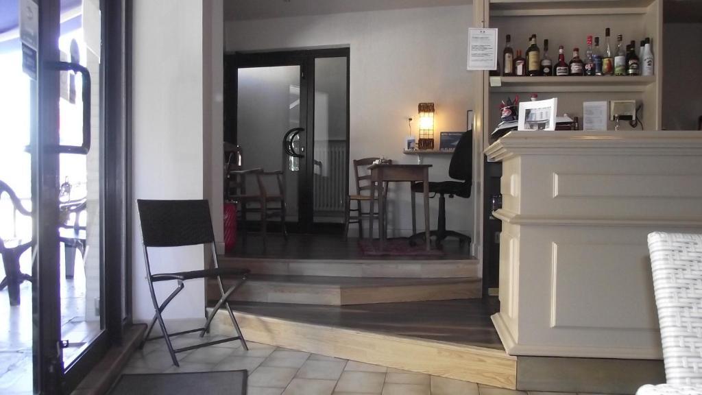 Hotel Du Chateau Chateau-Arnoux-Saint-Auban Exterior foto